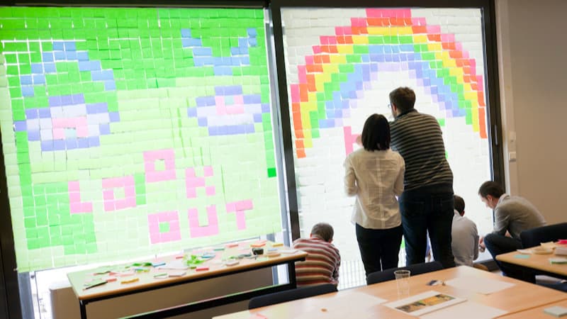 Team building atelier Post-it art animation création artistique