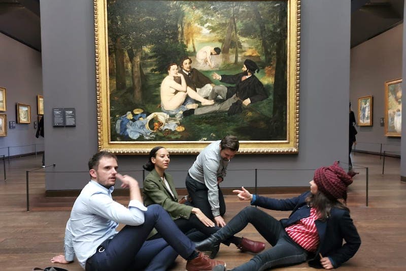 Team building rallye chasse au trésor jeu de piste Paris au musée d'Orsay peintre impressionniste entreprise séminaire