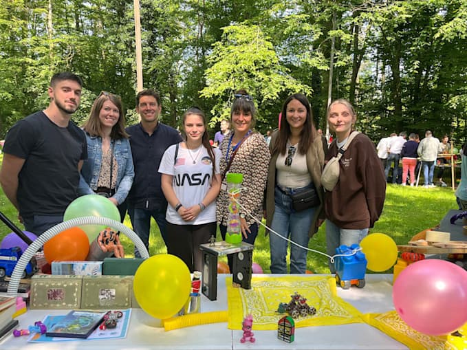 team building réaction en chaines domino paris collaboration création entreprise séminaire